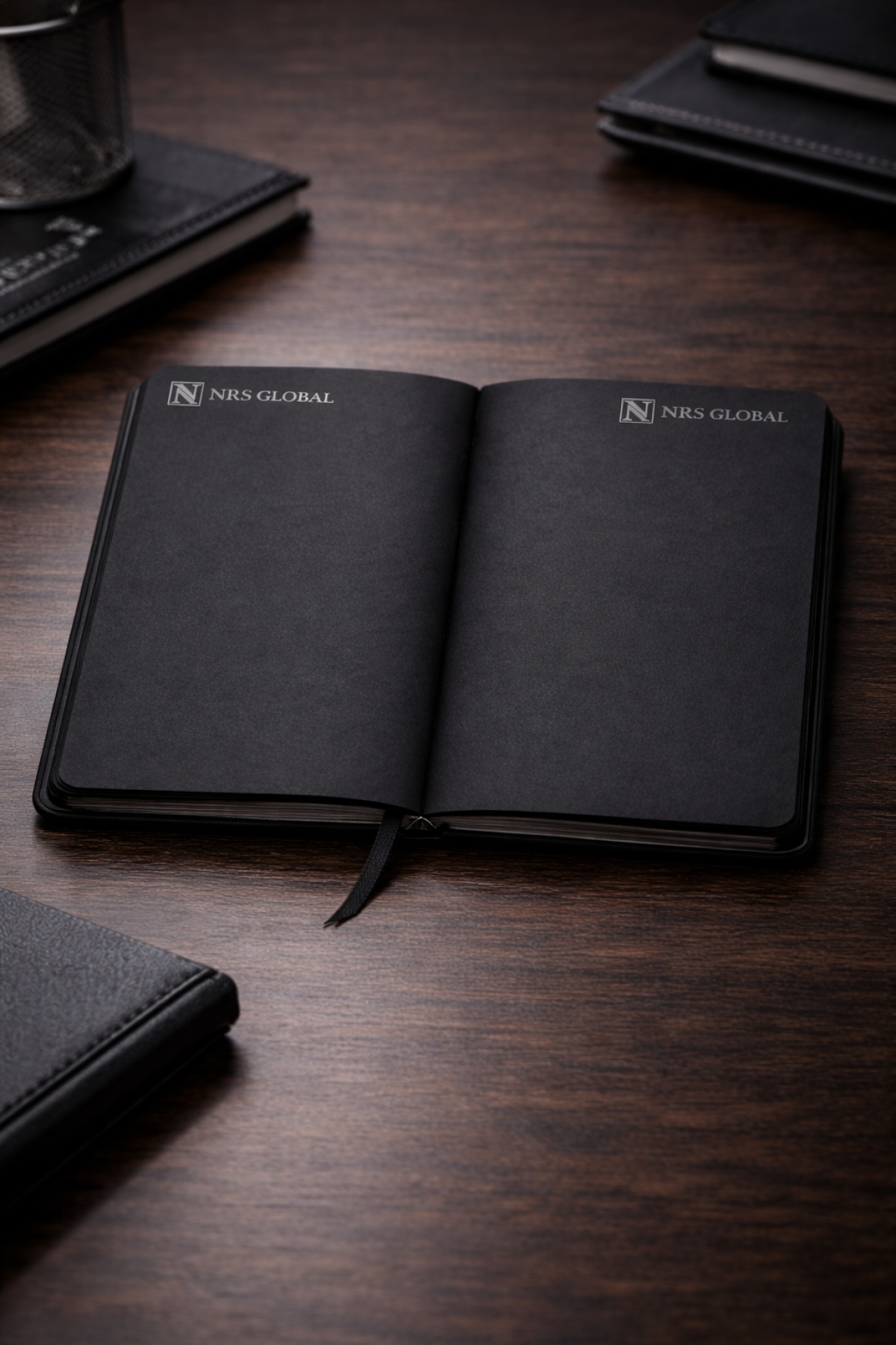 NRS Global Defter Karton Kapaklı Premium Siyah Sayfalı & Beyaz Kurşun kalem
