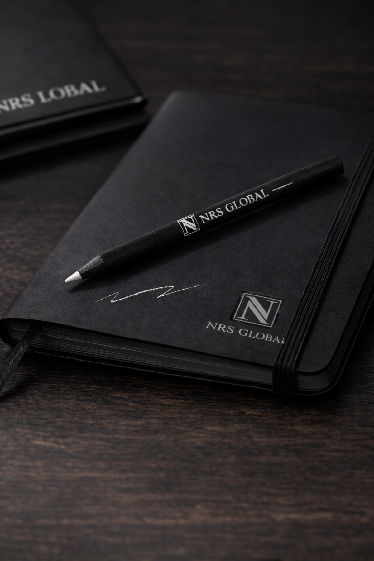 NRS Global Defter Karton Kapaklı Premium Siyah Sayfalı & Beyaz Kurşun kalem