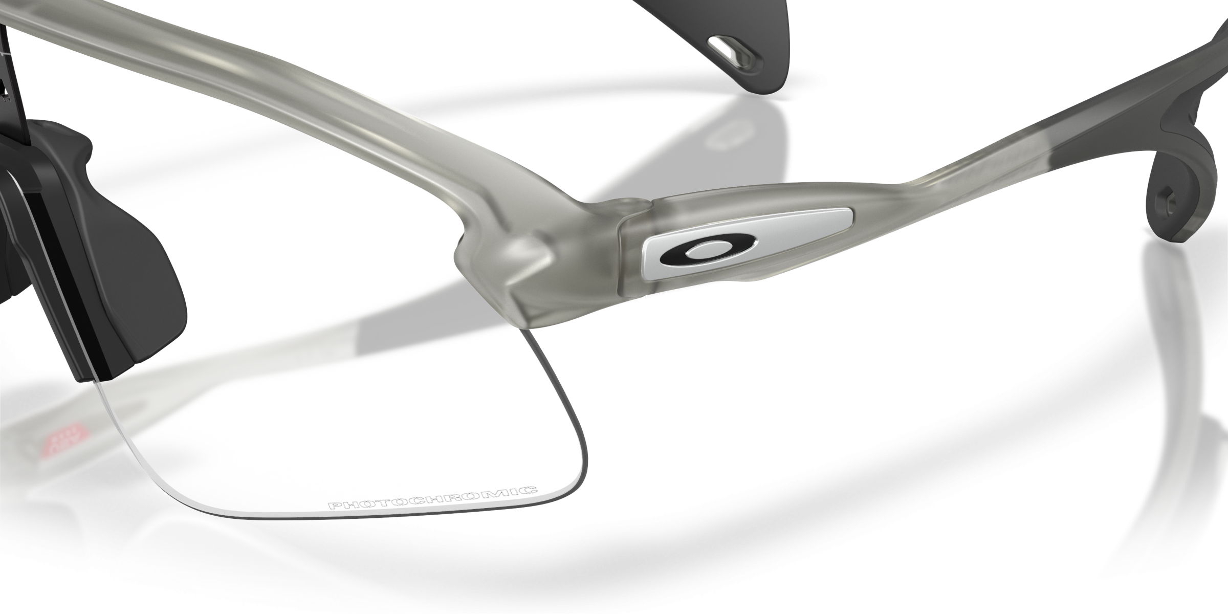 OAKLEY SPOR UNISEX FOTOKROMİK GÜNEŞ GÖZLÜĞÜ 0OO9517 951705 GRİ ÇERÇEVE FÜME CAM