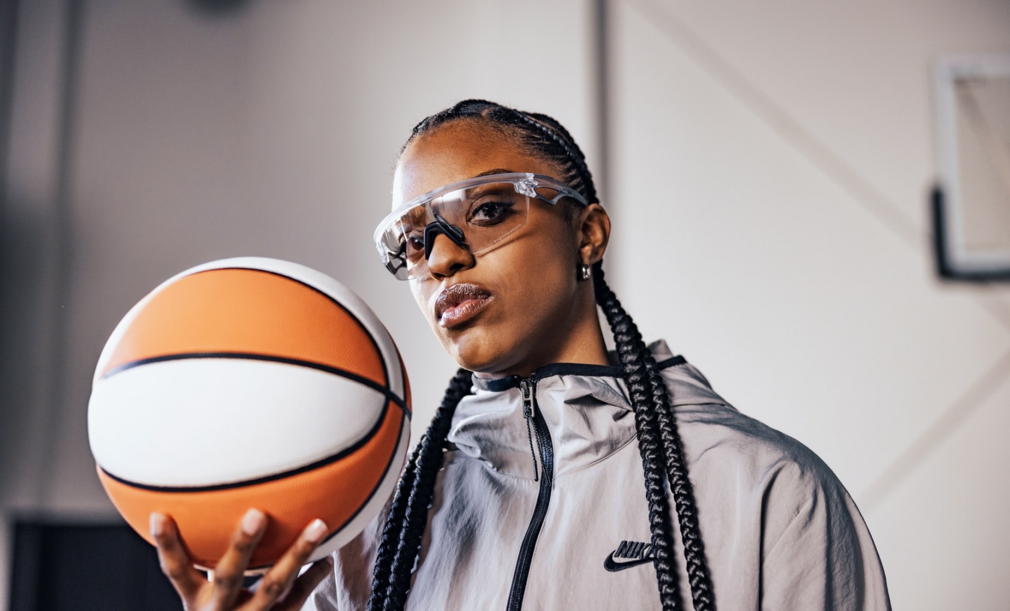 OAKLEY SPOR UNISEX GÜNEŞ GÖZLÜĞÜ 0OO9517 951701 GRİ ÇERÇEVE FÜME AYNALI CAM