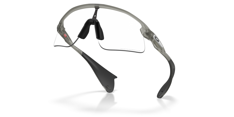 OAKLEY SPOR UNISEX FOTOKROMİK GÜNEŞ GÖZLÜĞÜ 0OO9517 951705 GRİ ÇERÇEVE FÜME CAM