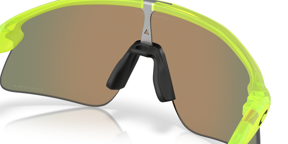 OAKLEY SPOR UNISEX GÜNEŞ GÖZLÜĞÜ 0OO9517 951703 YEŞİL ÇERÇEVE TURUNCU AYNALI CAM