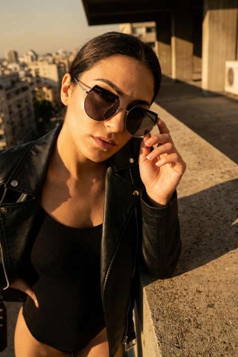 Sanches Geometrik Kore Tarzı Kadın Güneş Gözlüğü  56 mm Siyah Metal çerçeve Siyah  UV400 Koruma Cam  Yeni Sezon